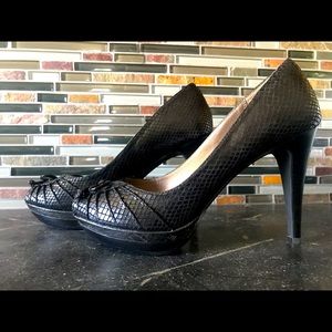 Moda Pippy 4” peep-toe heels